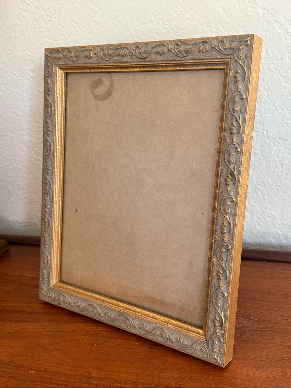 Vintage Ornate Gold Picture Frame with Decorative Scrollwork